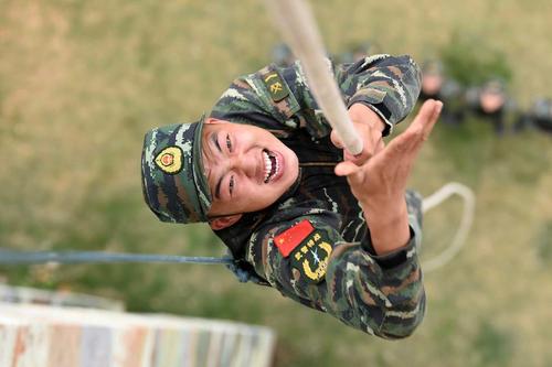 تمرین بالا رفتن با طناب – ارتش چین