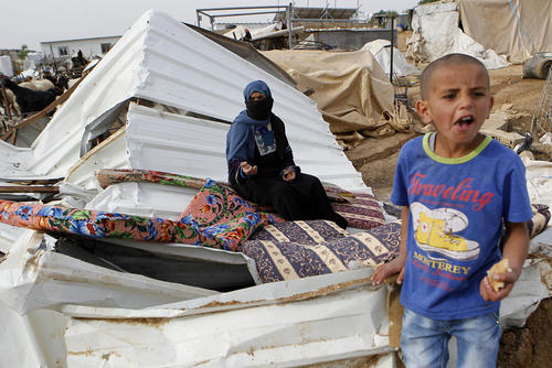 بولدوزرهای اسراییل خانه یک فلسطینی را در روستایی در کرانه غربی ویران کردند