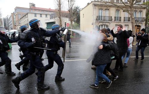 برخورد پلیس با مردم در تظاهرات اصلاحات کار در پاریس