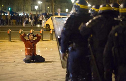 اعتراض به قوانین کار در پاریس- فرانسه-معترضان در برابر اصلاحات کارگری در پاریس با پلیس درگیر شدند