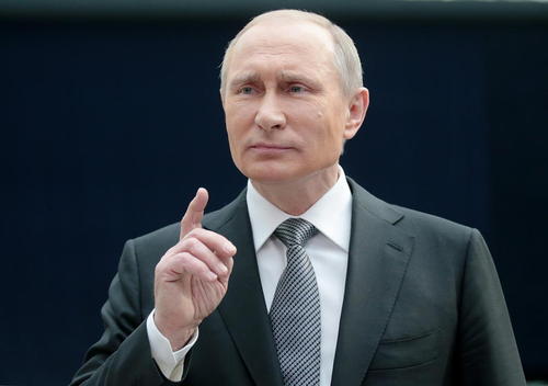 رییس جمهور روسیه در حال صحبت با خبرنگاران پس از جلسه سالانه پرسش و پاسخ با خبرنگاران در مسکو