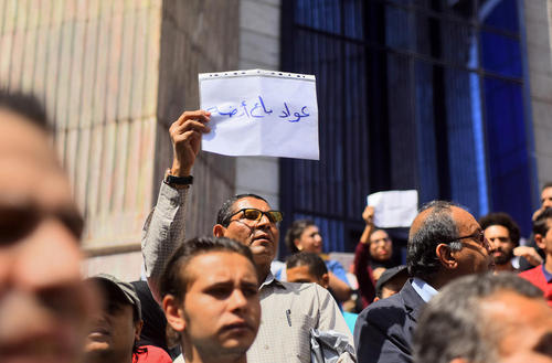 تظاهرات علیه تصمیم دولت مصر برای در اختیار قرار دادن دو جزیره مصر در دریای سرخ به دولت سعودی – قاهره