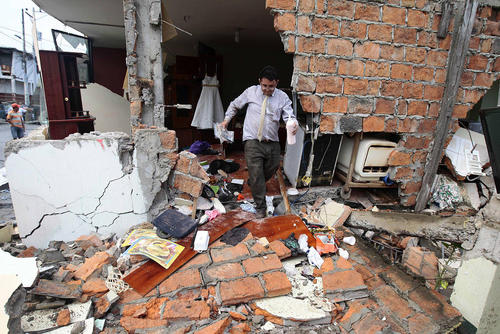 ویرانی های ناشی از زلزله 7.8 ریشتری در اکوادور