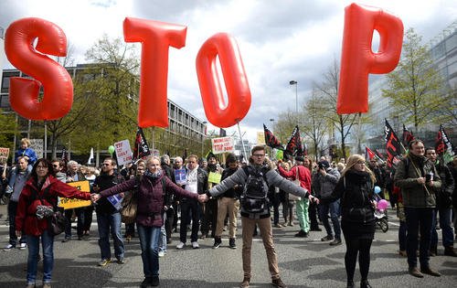 تظاهرات علیه موافقتنامه تجارت آزاد با آمریکا در آستانه سفر باراک اوباما به آلمان – هانوفر 