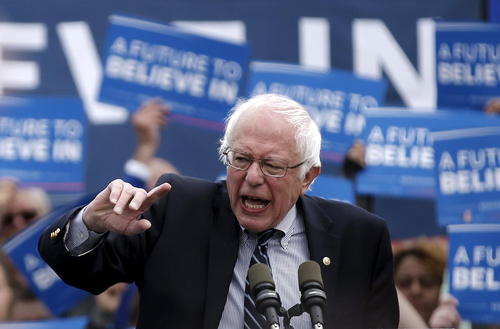 سخنرانی برنی سندرز نامزد دموکرات انتخابات ریاست جمهوری آمریکا در جمع حامیانش در شهر هارتفورد در ایالت کانتیکت