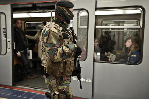 بازگشایی ایستگاه مترو مالبیک شهر بروکسل . این ایستگاه پس از حملات تروریستی داعش در یک ماه پیش بسته شده بود