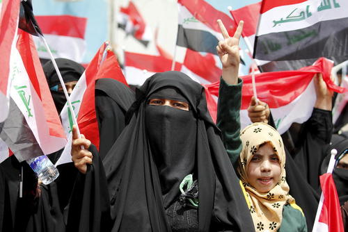 تظاهرات حامیان مقتدی صدر روحانی شیعه متنفذ عراقی در بغداد