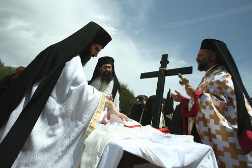 اجرای مراسم آیینی کشیشان ارتدوکس یونانی در روز 
