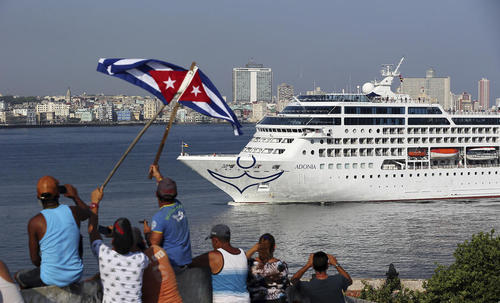 استقبال از کشتی آمریکایی در ساحل شهر هاوانا کوبا