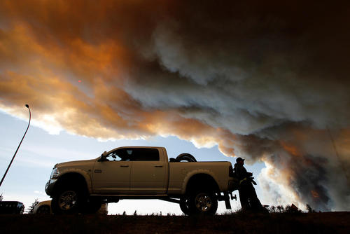 ادامه آتش سوزی جنگل ها در ایالت آلبرتا کانادا