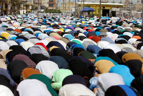 نماز جمعه حامیان مقتدا صدر در شهرک صدر بغداد