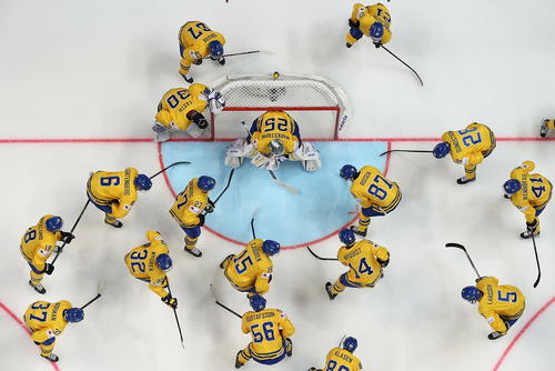 مسابقه هاکی روی یخ دو تیم سوئد و لیتوانی در چارچوب مسابقات جهانی این رشته – روسیه