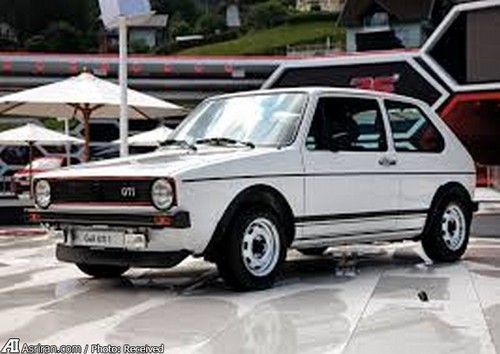 MkI GTI

این خودرو در سال 1975 در نمایشگاه خودروی فرانکفورت رونمایی شد اما 2 سال بعد با یک موتور4 سیلندر1588 سی‌سی با قدرت  110 اسب بخار در خیابان‌های آلمان دیده شد. خودروی کوچک MkI حدود 810 کیلوگرم وزن داشت و در 9 ثانیه به شتاب صفر تا 100 کیلومتر می‌رسید. 