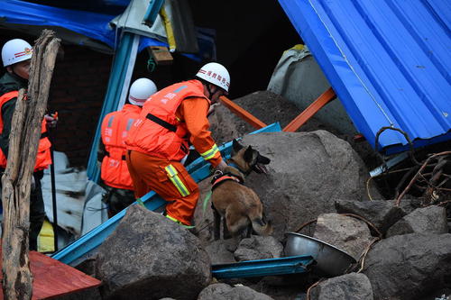 امدادرسانی به آسیب دیدگان از رانش زمین در فوجیان چین