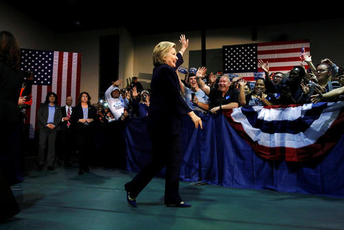 هیلاری کلینتون نامزد انتخابات ریاست جمهوری آمریکا در جمع حامیانش در شهر بلک وود ایالت نیوجرسی
