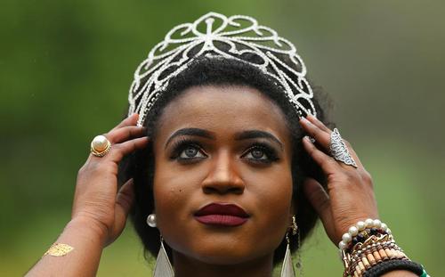 منتخب رقابت زن زیبای آفریقا از جمهوری دموکراتیک کنگو در مراسم روز آفریقا در دوبلین ایرلند