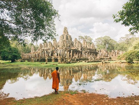 بقایای یک معبد تاریخی در کامبوج