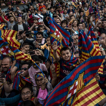 جشن مردم شهر بارسلونا اسپانیا به خاطر پیروزی تیم فوتبال شهرشان در لالیگا