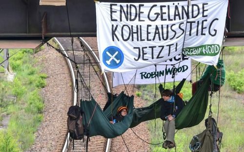 اعتراض فعالان محیط زیست به ضرورت توقف استفاده از سوخت های فسیلی – آلمان