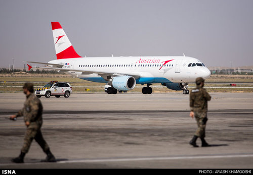 فرود هواپیمای شرکت هوایی اتریش حامل رئیس جمهور کرواسی در فرودگاه امام خمینی 