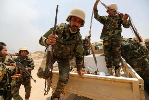 تجمع گروه های شبه نظامی شیعه برای مبارزه با داعش در عملیات آزاد سازی شهر فلوجه عراق