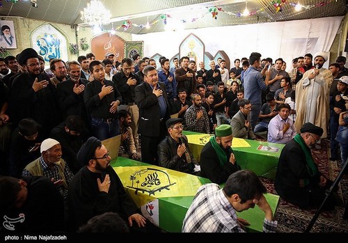 تشییع پیکر ۷ شهید افغانستانی جنگ سوریه در مشهد (عکس) 
