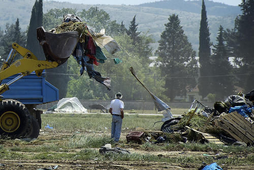 جمع آوری کمپ پناهجویان در مرز یونان و مقدونیه
