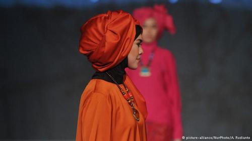 اندونزی پیش از برگزاری جشنواره مد اسلامی، هر ساله مسابقه دختر شایسته جهان اسلام را نیز برگزار می‌کند.