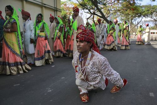 ازدواج دسته جمعی 51 زوج هندی در بمبئی