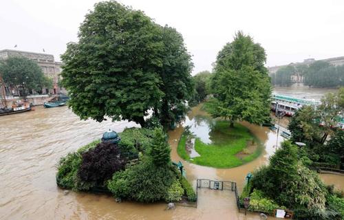 سیل در پاریس