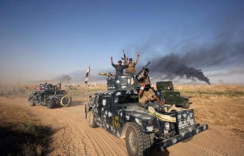  
نیروهای داوطلب شیعه معروف به حشد العشبی در عراق در جبهه جنگ با داعش