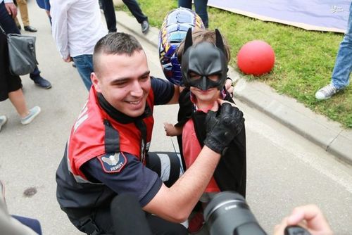 اقدام شگفت‌انگیز کماندوهای پلیس آلبانی(+عکس)
