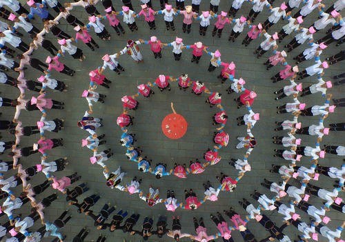 آیین گشایش یک جشنواره فرهنگی در لانشنگ چین