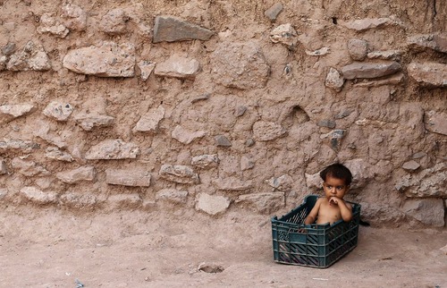 یک کودک در اردوگاه پناهجویان افغان در اسلام آباد پاکستان