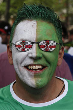 یک طرفدار تیم ملی فوتبال ایرلند شمالی در بازی این تیم مقابل آلمان در چارچوب جام ملت های اروپا