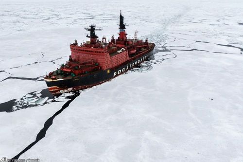 یخ شکن اتمی « یامال» روسیه در دریای کارسک .