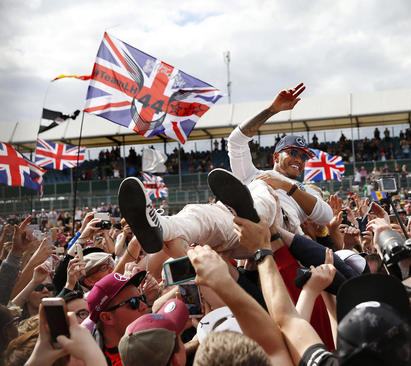 قهرمانی لوییس همیلتون در مسابقات اتومبیلرانی جایزه بزرگ بریتانیا