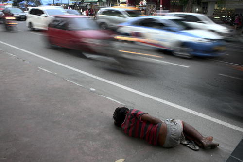 یک خیابان خواب در شهر مدان اندونزی