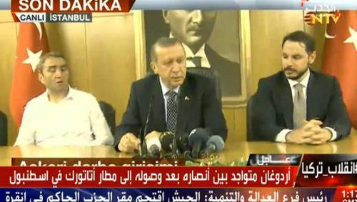 آغاز سخنرانی اردوغان در فرودگاه اتاتورک استانبول