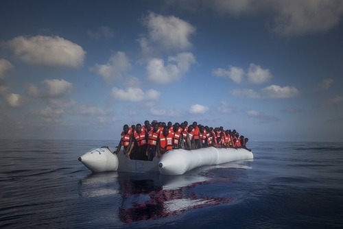 پناهجویان آفریقایی در سواحل لیبی در مدیترانه