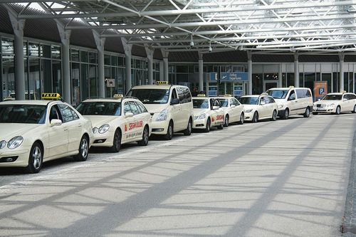 تاکسی های شیک، آئودی، بنز و بی ام و در مونیخ آلمان