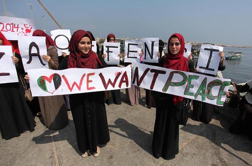 راهپیمایی صلح زنان غزه در آستانه دومین سالگرد حمله 50 روزه اسراییل به غزه
