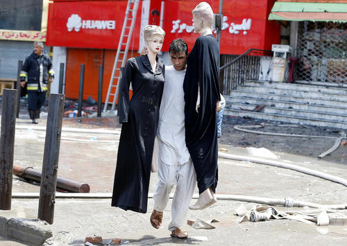 بوتیک داران افغان پس از آتش سوزی گسترده یک مرکز خرید در کابل