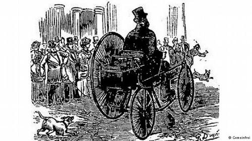 اولین دوچرخه الکتریکیدر سال ۱۸۸۱ یک مخترع فرانسوی به نام گوستاو ترووه اولین سه‌چرخه برقی را ساخت و در خیابان‌های پاریس با آن حرکت کرد. اولین خودرو در جهان می‌توانست با سرعتی تا ۱۲ کیلومتر در ساعت برسد و این سرعت در نمونه‌های بعدی از ۱۲ تا ۲۶ کیلومتر برساعت متغییر بود. یکی ازاین خودروها زیمنس بود که موتور آن بروی محور نصب شده و باتری ۱۲ ولتی (سرب اسید) آن در پشت سر راننده قرار داشت.