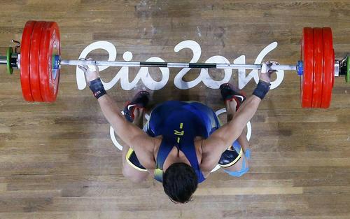 کیانوش رستمی با مهار وزنه ۲۱۷ کیلوگرمی در حرکت دو ضرب مدال طلای وزن ۸۵ کیلوگرم را کسب کرد/ رویترز