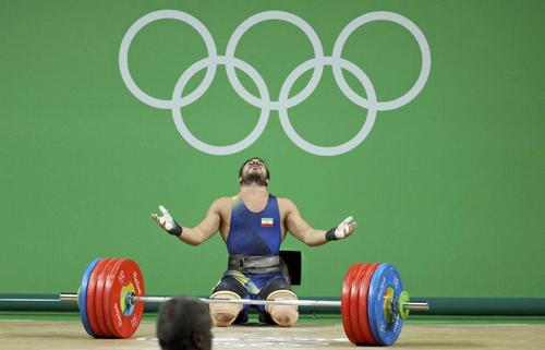 کیانوش رستمی با مهار وزنه ۲۱۷ کیلوگرمی در حرکت دو ضرب مدال طلای وزن ۸۵ کیلوگرم را کسب کرد/ رویترز