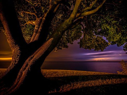 رعد و برق روی دریاچه اونتاریو در کانادا