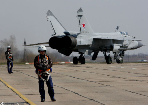 جنگنده « میگ-31» آماده برای پرواز در مسابقه ارتشی « آویا دارتس-2015» در روسیه.