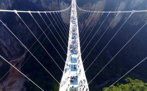 مرتفع ترین پل شیشه ای جهان – چین