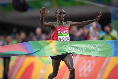 دونده کنیایی برنده مسابقه دو ماراتن در واپسین روز برگزاری مسابقات المپیک ریو